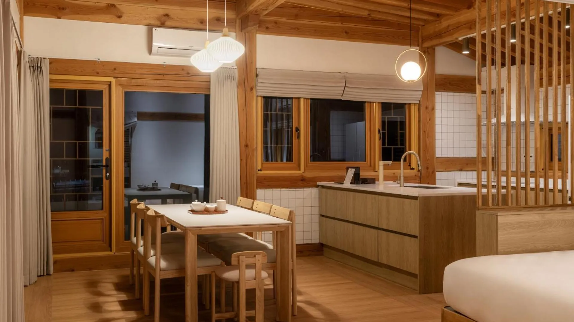 Luxury Hanok Gagaharang Incheon Apartment