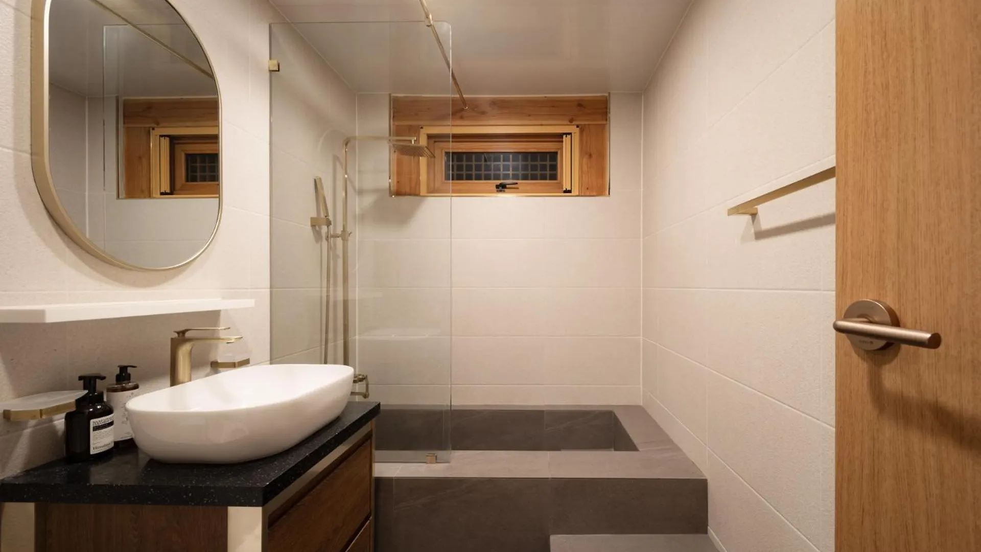 Luxury Hanok Gagaharang Incheon Apartment